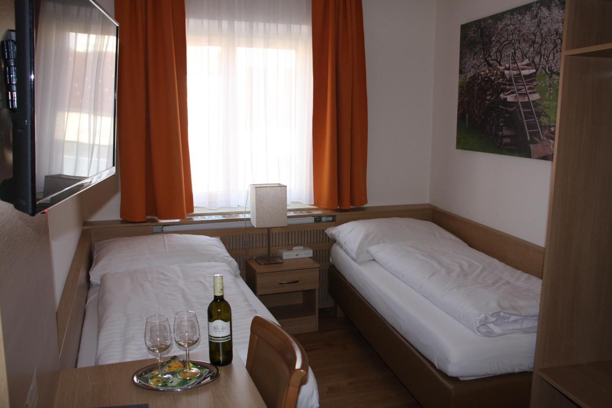Weinhotel Rieder Poysdorf Exterior foto